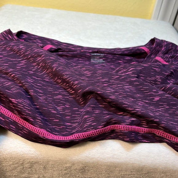 T-shirt by Idealogy size medium spandex, Lycra made Vietnam purple and pink - Picture 5 of 7